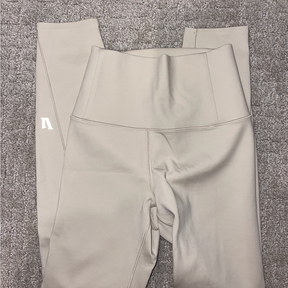 Vuori Cream High-Waisted Leggings